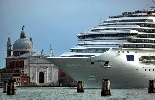 Grandi navi e grandi sprechi nella Laguna di Venezia