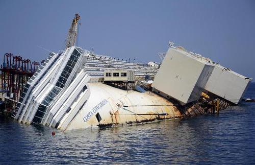 Costa Concordia, il M5S lancia l’allarme