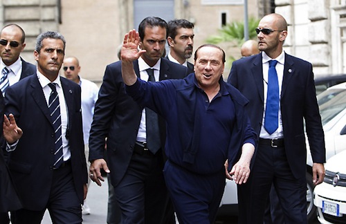 Al condannato Berlusconi la scorta la pagano ancora i cittadini!