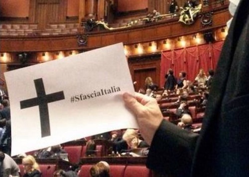 Lo #SfasciaItalia arriva in Senato – diretta streaming