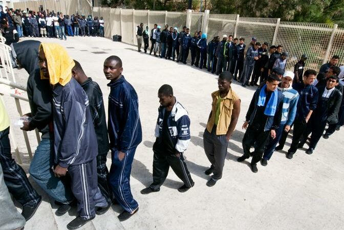 Immigrati: ispezione M5S a Lampedusa