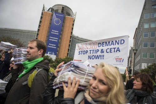 TTIP, M5S, “Bocciato da cittadini, Ue rispetti volontà popolare”
