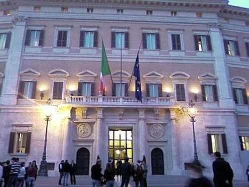 Palazzo_Chigi_sede_Consiglio_dei_Ministri-e1339772124731.jpg