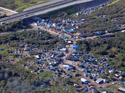 Calais: l’Europa non da risposte ma costruisce muri