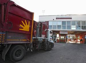 Roma: Ama denuncia ai Carabinieri sabotaggio a impianto. Chi ha interesse a bloccare raccolta rifiuti?