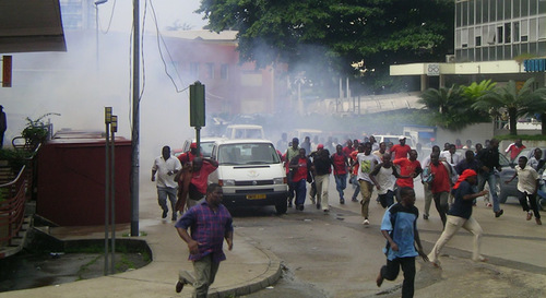 Lega e Pd votano per vendita armi al Gabon, paese sull’orlo della guerra civile