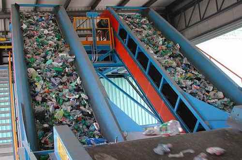 Rifiuti, per ridurre la plastica a monte differenziare i costi ambientali su indice di riciclabilità