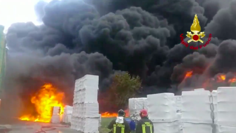 Incendio Avellino: Rogo fabbrica episodio gravissimo. Cittadini non siano lasciati soli, presto monitoraggi dell’aria