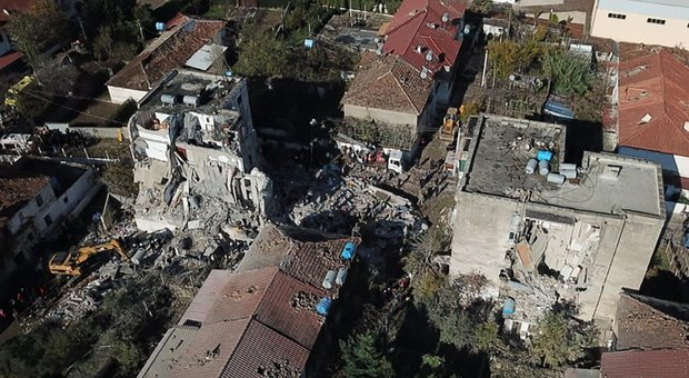 Terremoto: vicini al popolo albanese