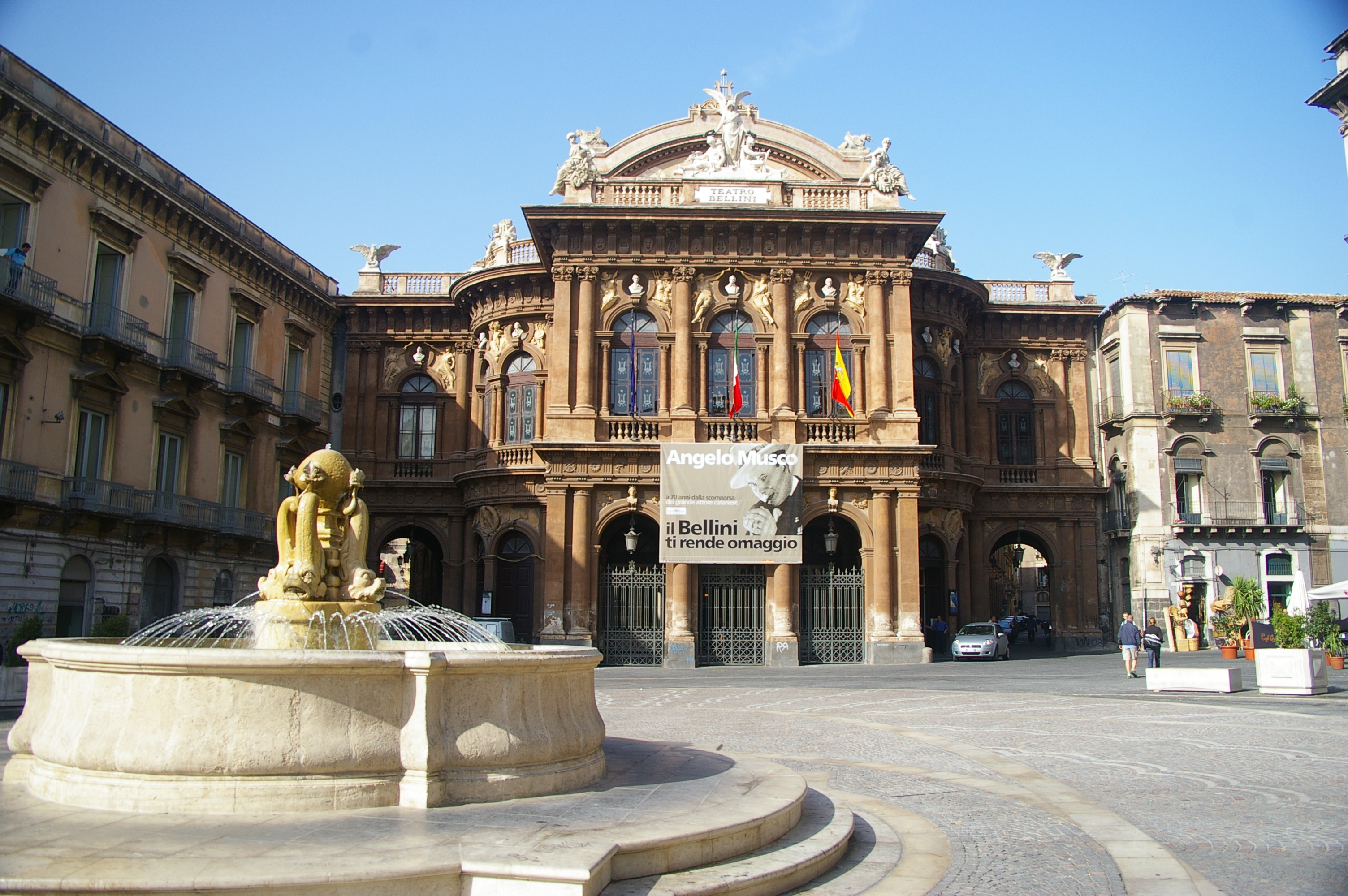 Teatro_Massimo_Vincenzo_Bellini,_Catania.jpg